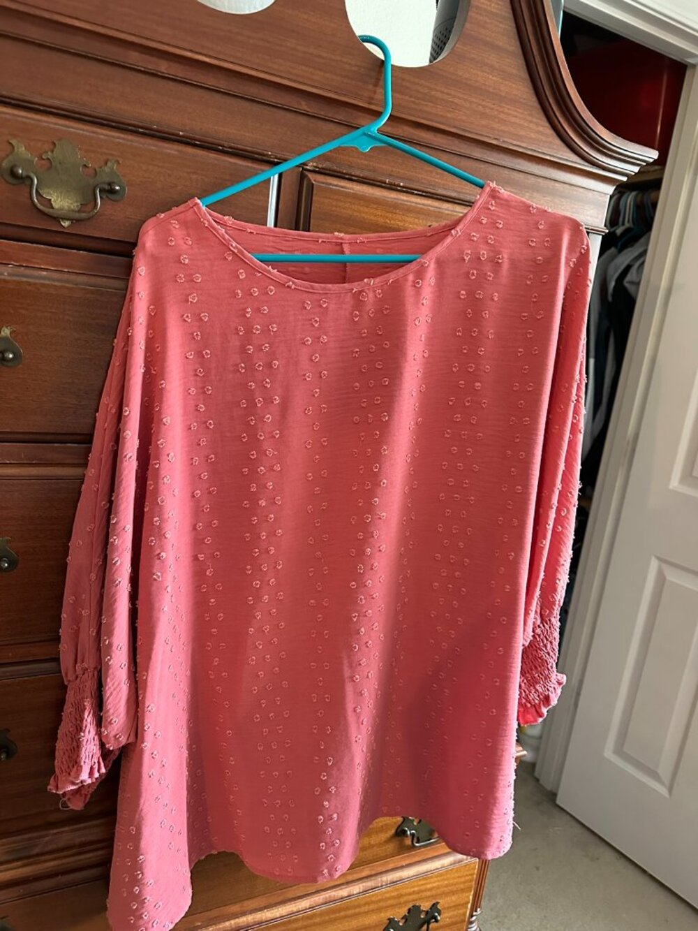 Womens set of 3 textured dot sleeve tops